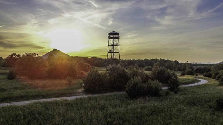 Vrchbělá. Na koloběžky s výhledem na slavný český hrad Bezděz