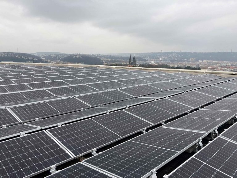 V Praze vzniká obrovská fotovoltaická elektrárna