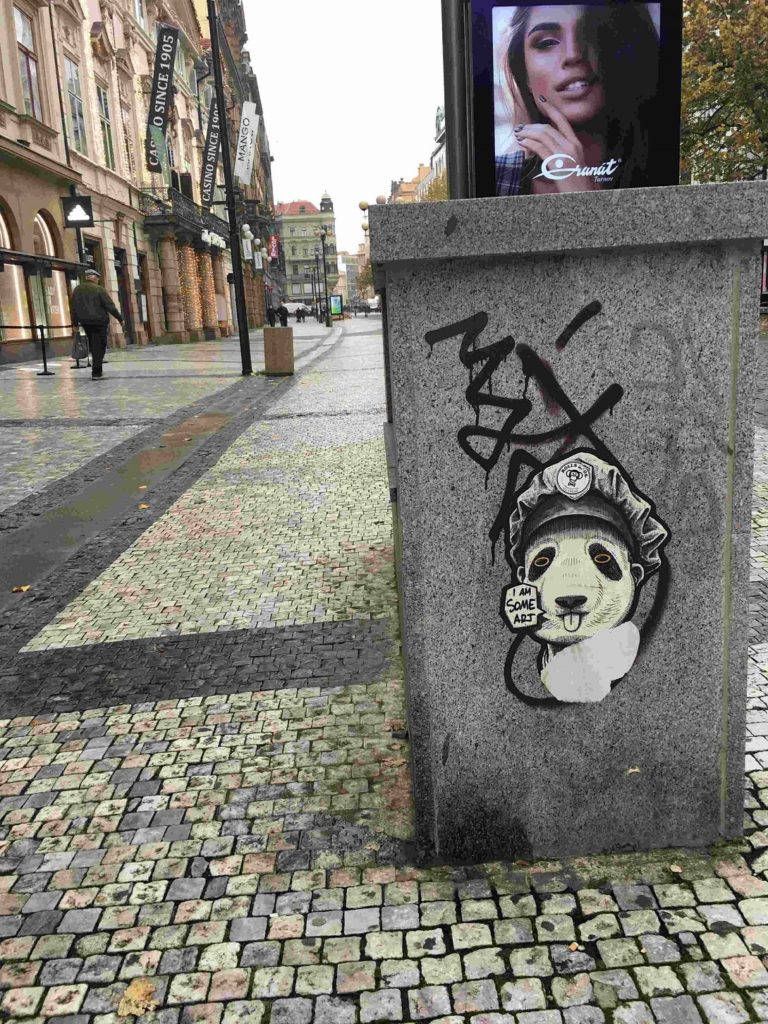 Street artový kousek teď  najdete i v centru Prahy - Na Příkopech.