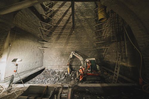 Do hlubin rekonstruované stanice metra Jiřího z Poděbrad