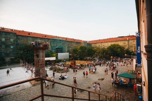 Praha získá od státu karlínská kasárna a další domy. Výměnou za Bulovku