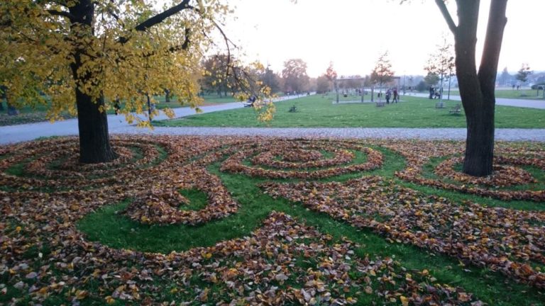 Podzim. Přichází král land artu!