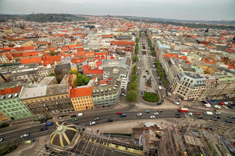 Seriál #nadPrahou. Jeřábník si nahoru bere i foťák