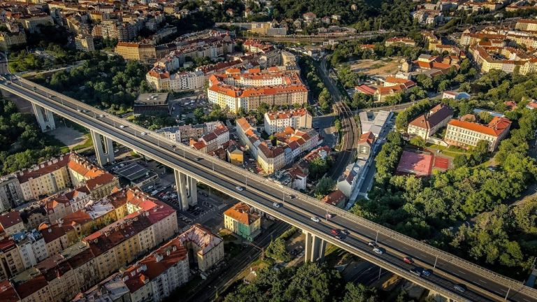 Nuselský most slaví 50 let. Zůstává unikátem. Co jste o něm nevěděli?