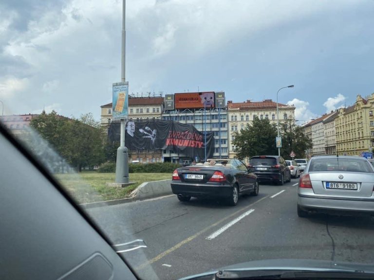 Billboardáři obhajují ilegální plochu, kterou nyní „kryje“ Milada Horáková