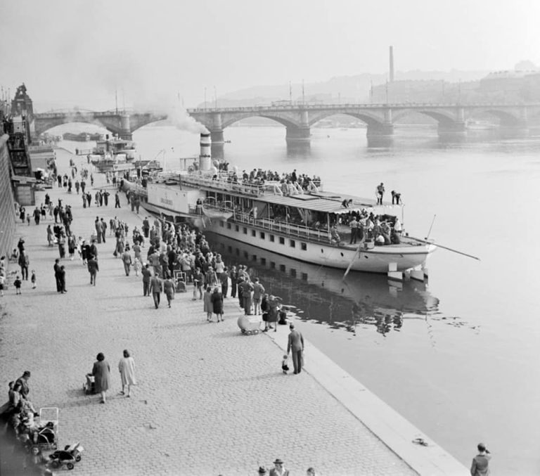 První parník na Vltavě, zdroj: Hl. m. Praha