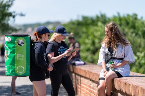 Plechovky! Nekonečně recyklovatelné a přitom je netřídíme