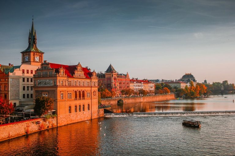 Praha je mezi cestovateli vysoko hodnocené město