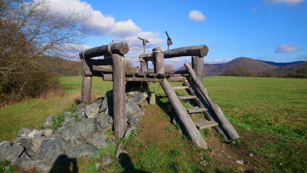 Rozhledna/vyhlídka ve středočeských Skryjích. Foto: @Klá ra