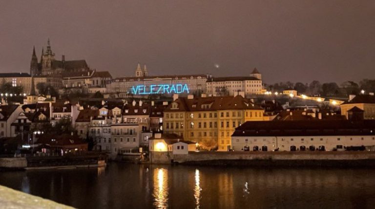 Velezrada. Nápis na Hradě