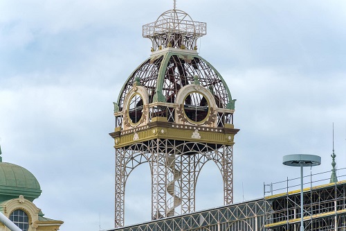 Rekonstrukce Průmyslového paláce pokračuje. Začala renovace unikátních věžních hodin