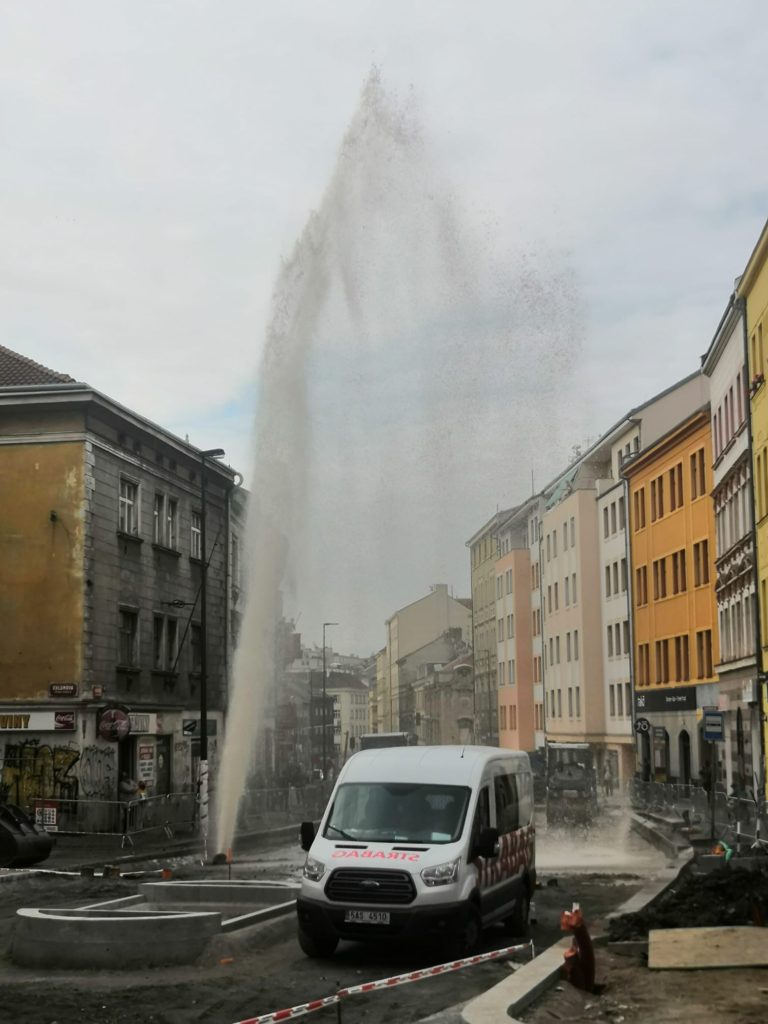 Žižkov je ještě více světovej. Bylo tam objeveno termální vřídlo! Vzniknou tam Koněvovy Vary